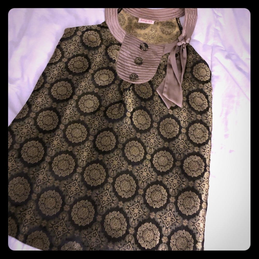 Women’s size Medium gold blouse.